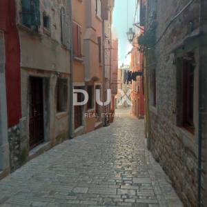  ISTRA, ROVINJ Kuća na tri etaže u centru grada 100 metara od mora!