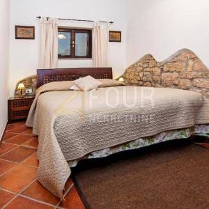 Istra, Rovinj, kuća s 3 stana, 100m od mora