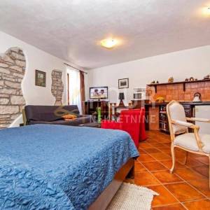 Istra, Rovinj, kuća s 3 stana, 100m od mora
