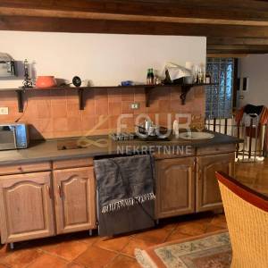 Istra, Rovinj, kuća s 3 stana, 100m od mora