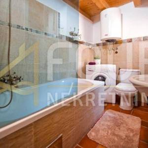 Istra, Rovinj, kuća s 3 stana, 100m od mora