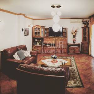 Istra, Rovinj, kuća s 5 stanova, 388m2, terase, okućnica