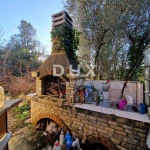 ISTRA, ROVINJ - Kuća s prekrasnim vinogradom i maslinikom