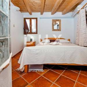 ISTRA, ROVINJ - Kuća s tri stambene jedinice 70 metara od mora!