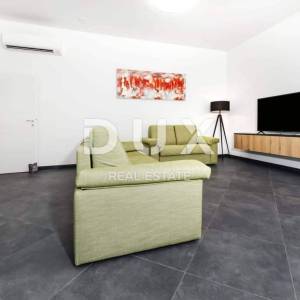 ISTRA, ROVINJ - Moderna prizemnica s bazenom 800 metara od mora