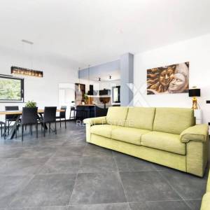 ISTRA, ROVINJ - Moderna prizemnica s bazenom 800 metara od mora