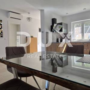 ISTRA, ROVINJ - Novoizgrađena vila s bazenom i dodatnim apartmanom, rub naselja