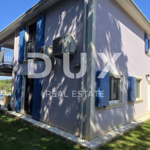 ISTRA, ROVINJ - Novoizgrađena vila s bazenom i dodatnim apartmanom, rub naselja