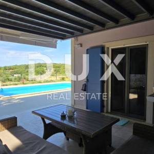 ISTRA, ROVINJ - Novoizgrađena vila s bazenom i dodatnim apartmanom, rub naselja