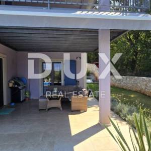 ISTRA, ROVINJ - Novoizgrađena vila s bazenom i dodatnim apartmanom, rub naselja