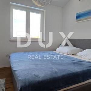ISTRA, ROVINJ - Novoizgrađena vila s bazenom i dodatnim apartmanom, rub naselja