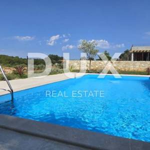 ISTRA, ROVINJ - Novoizgrađena vila s bazenom i dodatnim apartmanom, rub naselja