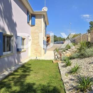 ISTRA, ROVINJ - Novoizgrađena vila s bazenom i dodatnim apartmanom, rub naselja
