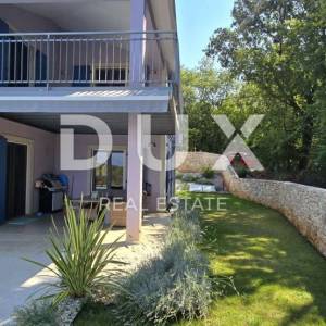 ISTRA, ROVINJ - Novoizgrađena vila s bazenom i dodatnim apartmanom, rub naselja