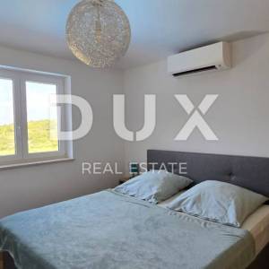 ISTRA, ROVINJ - Novoizgrađena vila s bazenom i dodatnim apartmanom, rub naselja