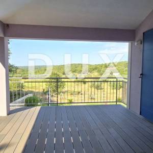 ISTRA, ROVINJ - Novoizgrađena vila s bazenom i dodatnim apartmanom, rub naselja