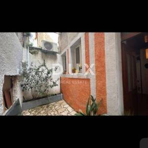 ISTRA, ROVINJ - Poslovni prostor i apartmn u Careri