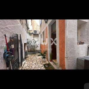 ISTRA, ROVINJ - Poslovni prostor i apartmn u Careri