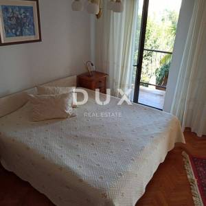 ISTRA-ROVINJ-Predivna dvojna kuća s 2 odvojena stana i okućnicom