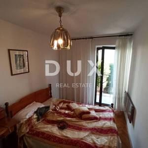 ISTRA-ROVINJ-Predivna dvojna kuća s 2 odvojena stana i okućnicom