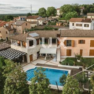 ISTRA, ROVINJ - Prostrana vila s velikim građevinskim zemljištem