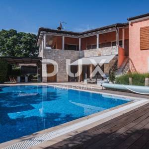 ISTRA, ROVINJ - Prostrana vila s velikim građevinskim zemljištem