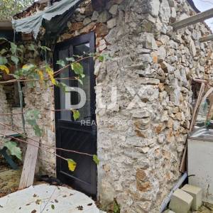 ISTRA, ROVINJ - Prostrano zemljište s dva objekta