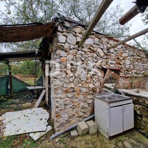 ISTRA, ROVINJ - Prostrano zemljište s dva objekta