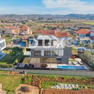 ISTRA, ROVINJ - samostojeća ekskluzivna villa - novogradnja s bazenom! PRILIKA!