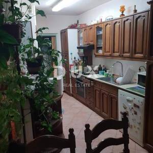 ISTRA- ROVINJ , trosoban stan s vrtom u blizini centra