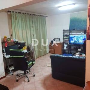 ISTRA- ROVINJ , trosoban stan s vrtom u blizini centra