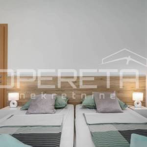 Istra, Savudrija- Moderna kuća u nizu s bazenom