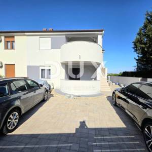 ISTRA, ŠIŠAN - Apartmanska kuća s dvije stambene jedinice i pomočnim objektom