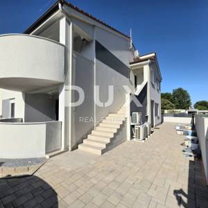 ISTRA, ŠIŠAN - Apartmanska kuća s dvije stambene jedinice i pomočnim objektom