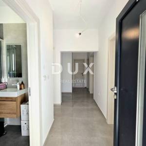 ISTRA, ŠIŠAN - Apartmanska kuća s dvije stambene jedinice i pomočnim objektom