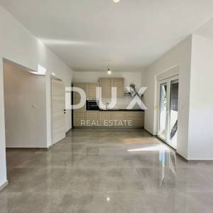 ISTRA, ŠIŠAN - Apartmanska kuća s dvije stambene jedinice i pomočnim objektom