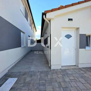 ISTRA, ŠIŠAN - Apartmanska kuća s dvije stambene jedinice i pomočnim objektom