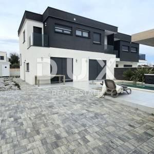 ISTRA, ŠIŠAN - Moderna dvojna vila smještena na mirnoj lokaciji