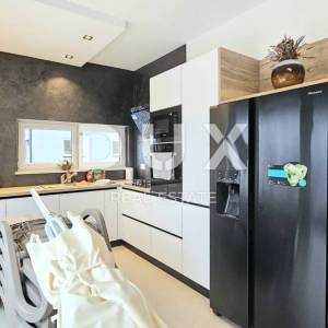 ISTRA, ŠIŠAN - Moderna dvojna vila smještena na mirnoj lokaciji