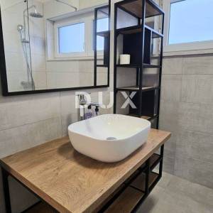 ISTRA, ŠIŠAN - Moderna dvojna vila smještena na mirnoj lokaciji