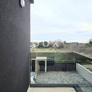 ISTRA, ŠIŠAN - Moderna dvojna vila smještena na mirnoj lokaciji