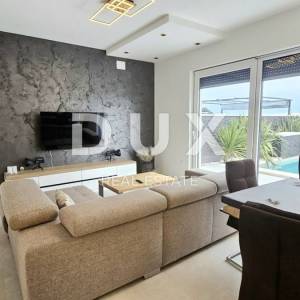 ISTRA, ŠIŠAN - Moderna dvojna vila smještena na mirnoj lokaciji