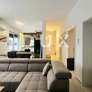 ISTRA, ŠIŠAN - Moderna dvojna vila smještena na mirnoj lokaciji