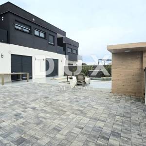 ISTRA, ŠIŠAN - Moderna dvojna vila smještena na mirnoj lokaciji