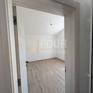Istra, Šišan, novogradnja, 214m2, kuća s 2 stana + pomoćni objekt