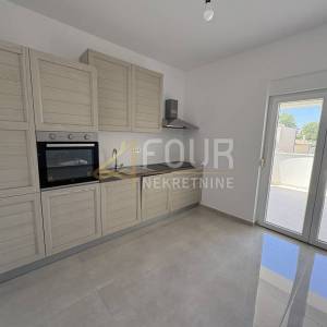 Istra, Šišan, novogradnja, 214m2, kuća s 2 stana + pomoćni objekt