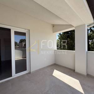 Istra, Šišan, novogradnja, 214m2, kuća s 2 stana + pomoćni objekt