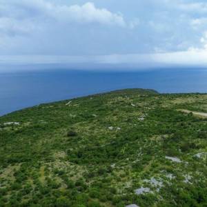 ISTRA, SKITAČA - Jedinstveno građevinsko zemljište s građevinskom dozvolom i pogledom na more 