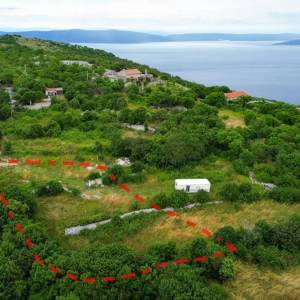 ISTRA, SKITAČA - Jedinstveno građevinsko zemljište s građevinskom dozvolom i pogledom na more 