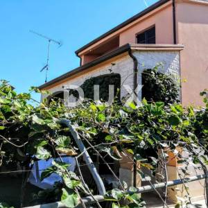 ISTRA, ŠTINJAN Obiteljska kuća s pogledom na more! 